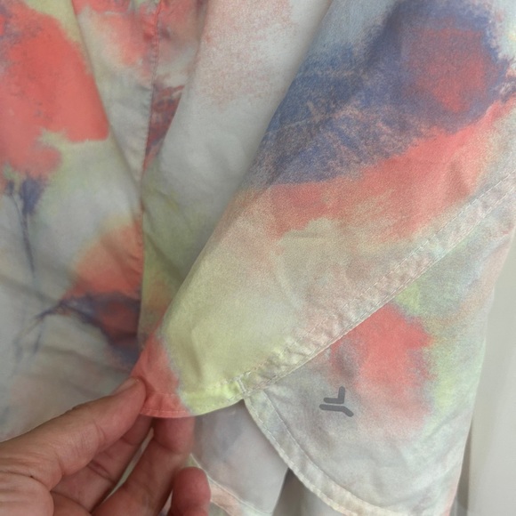 EUC athleisure set size XXL Old Navy watercolor floral. Crop tank and shorts set - Picture 9 of 11